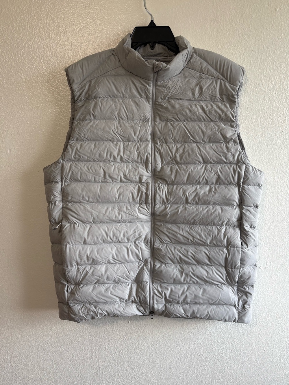 Lululemon Mens XL Gray Navigation Down Puffer Vest Outdoor Travel Hiking Neutral